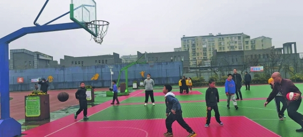 打造家门口的“共享运动场”——观山湖区82所中小学校体育场馆向社会开放
