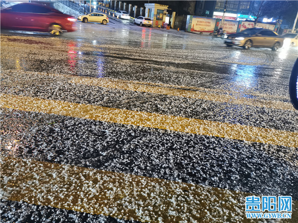 图集昨夜贵阳下的冰雹有鸡蛋那么大