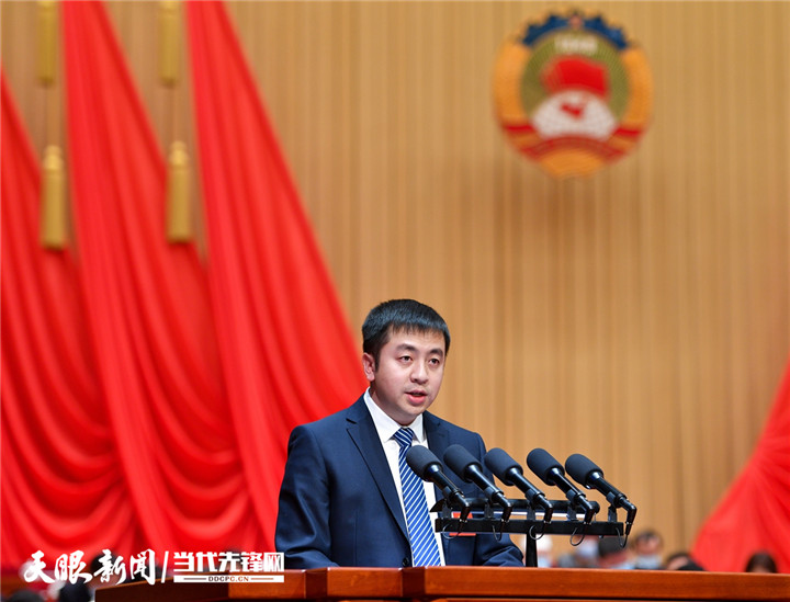 贵州省政协十二届五次会议举行第三次全体会议