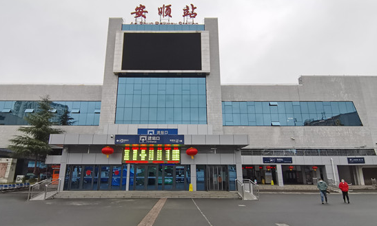 (新春走基层)安顺"慢快父子站" 见证贵州铁路发展变迁