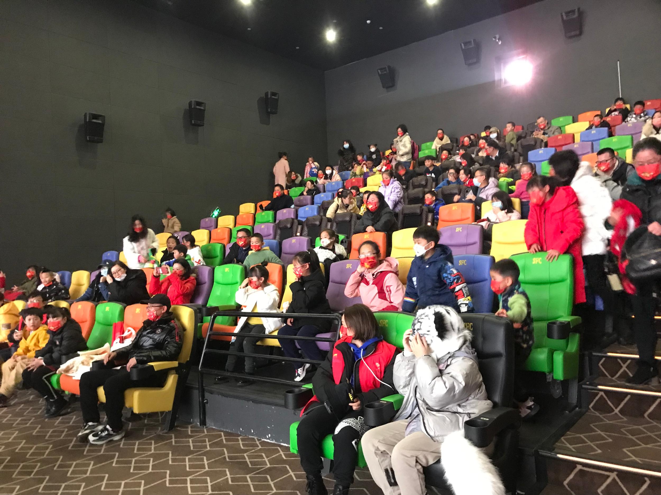 用光影点亮社区新文化系列活动之2022年贵阳首场社区亲子家庭观影活动