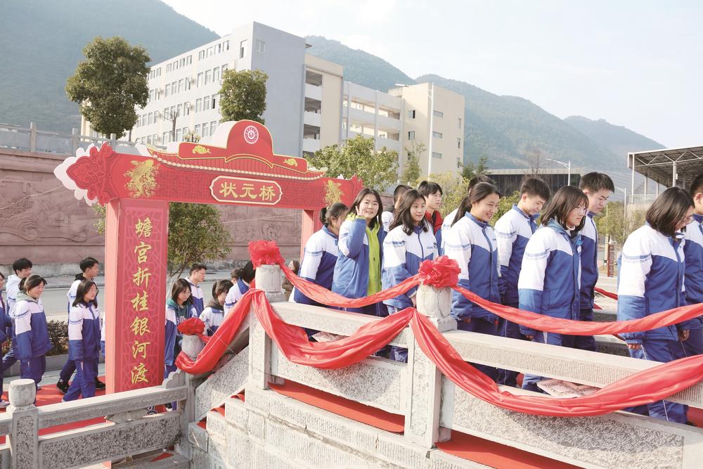 贵州省思南中学校服图片
