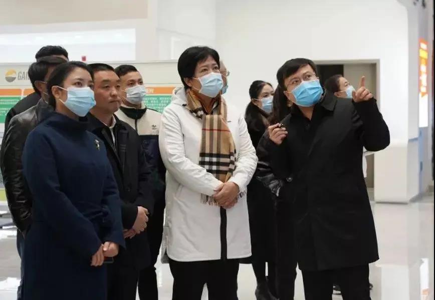 省委办公厅副主任陈丽萍深入贵农物流园调研农产品销售与深加工发展情况