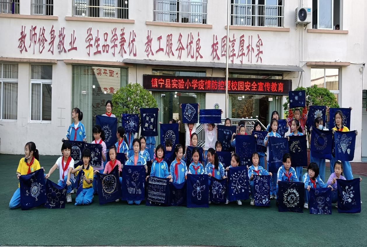 安顺市镇宁县非物质文化遗产蜡染进校园