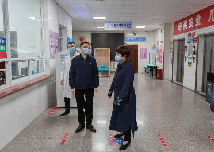 乌当区区长艾疆副区长杨东华分别带队督导疫情防控工作