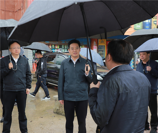 尹恒斌到中心城区调研新型城镇化海绵城市建设和自建房质量安全工作