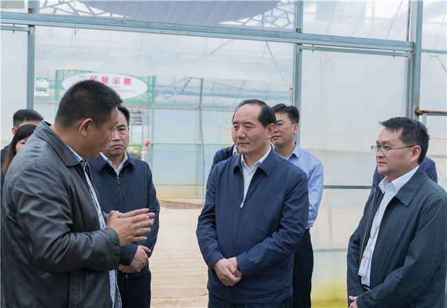 5月21日,安顺市委书记杨昌鹏到西秀区对农业高质量发展工作开展"穿透