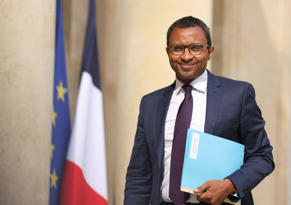 法国新内阁成员正式亮相