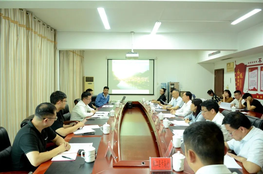 6月8日,黔东南州委副书记,州长安九熊在凯里会见携程集团政府合作部