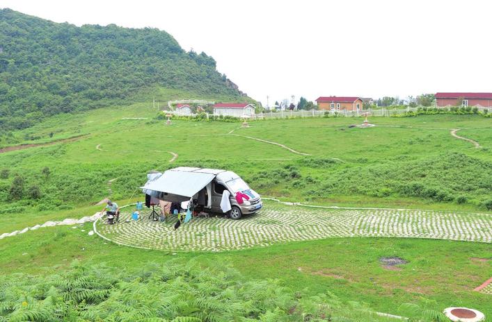 您当前的位置:>贵阳网>百度新闻>六盘水>盛夏伊始,凉都六盘水吸引着