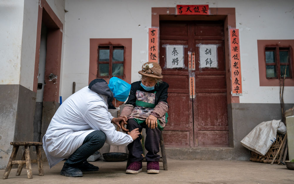 新华全媒 |守护好农村群众健康——云南镇雄县抗疫一线见闻-贵阳网