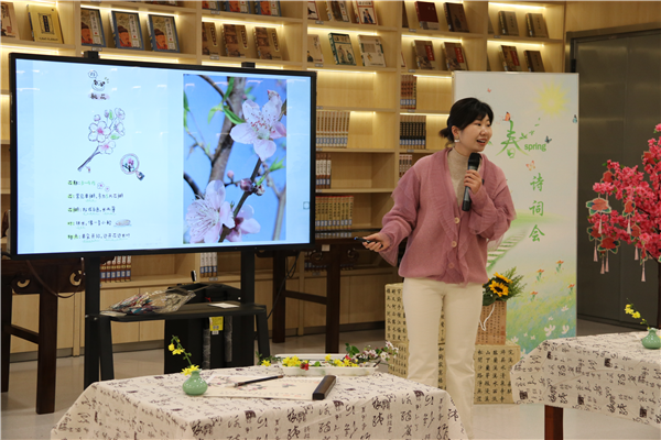 贵阳市少儿图书馆举办春日诗词会“春天花会开”活动