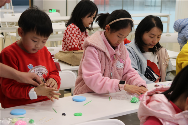 贵阳市少儿图书馆举办“善用更多幽默，保存更多快乐”活动