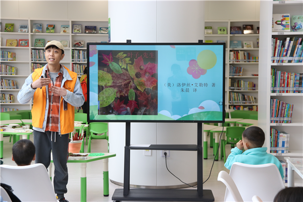 贵阳市少儿图书馆举办“留住春天的影子”阅读活动