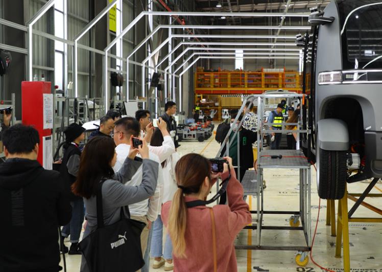 现场直击|大数据发展看贵州网络主题活动走进贵州翰凯斯智能技术有限公司