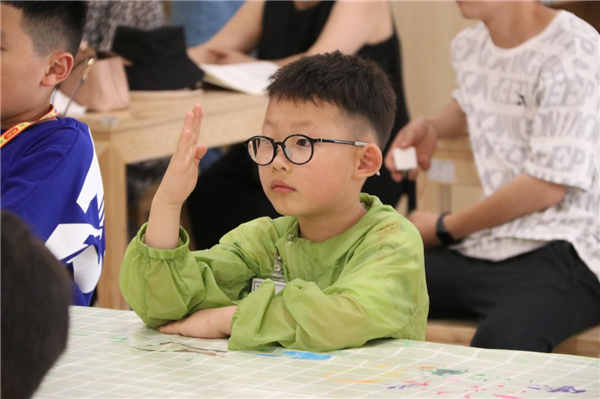 贵阳市少儿图书馆举办“贵州之最”桥梁拼装手工活动