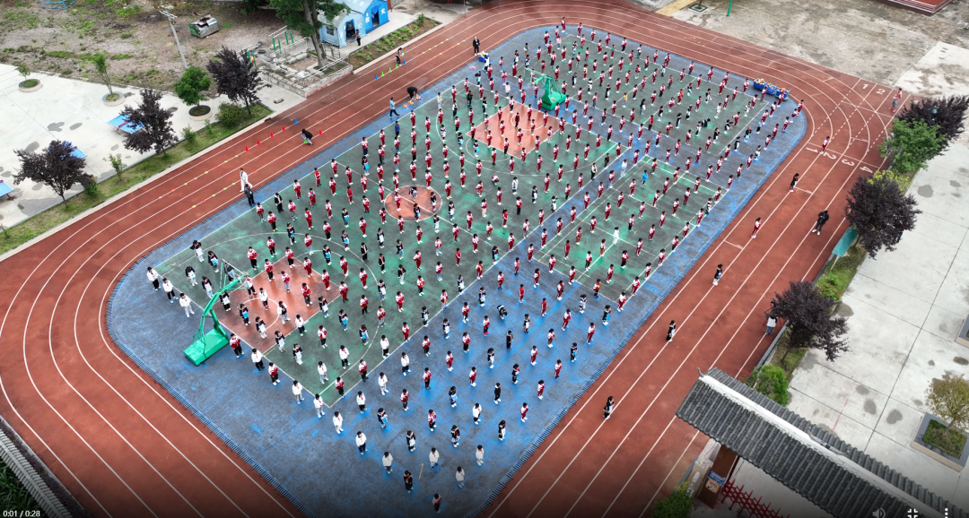 好嗨哟～贵阳一小学特色大课间舞出"最炫民族风"