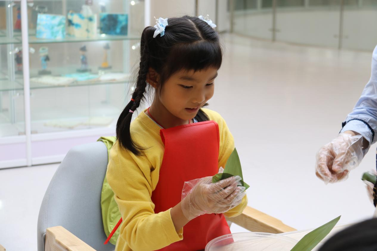 贵阳市少儿图书馆举办“粽叶飘香 粽子浓情”活动