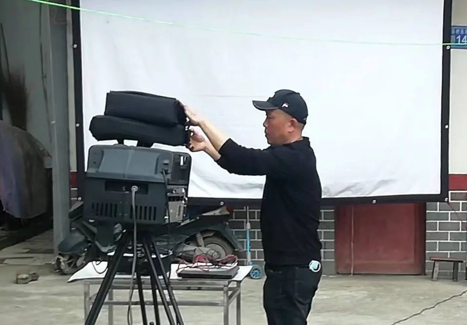 【身边榜样文学创作】赞“贵州好人”闻道明：银幕影声 文明使者