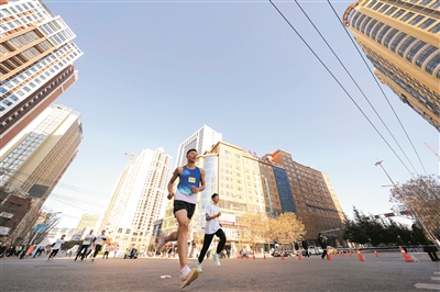 威宁举行万人万米长跑赛