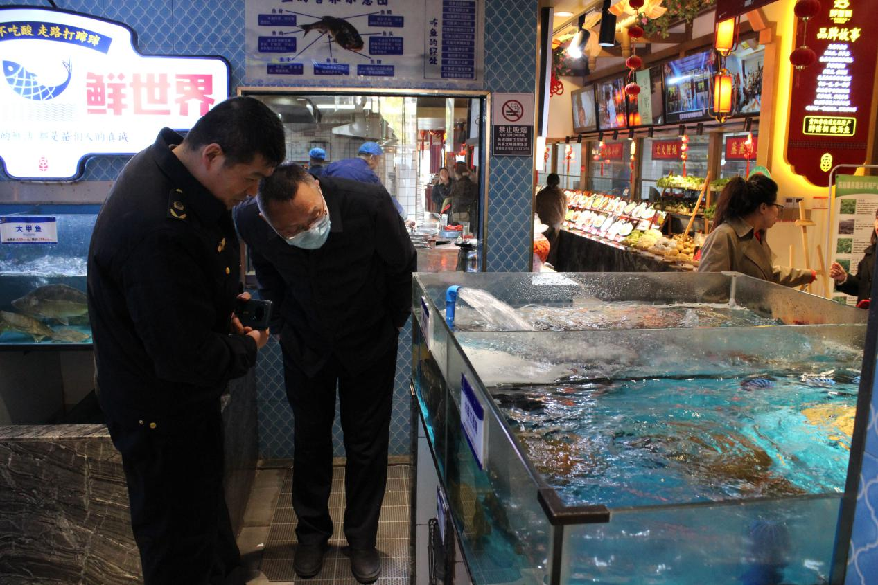 【市监卫士 春节在行动】守护新春“年夜饭”：贵阳市市场监督管理局组织开展春节食品安全风险排查检查