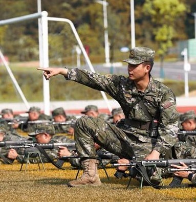 烎!武警贵州总队千余新兵打响军旅人生第一枪