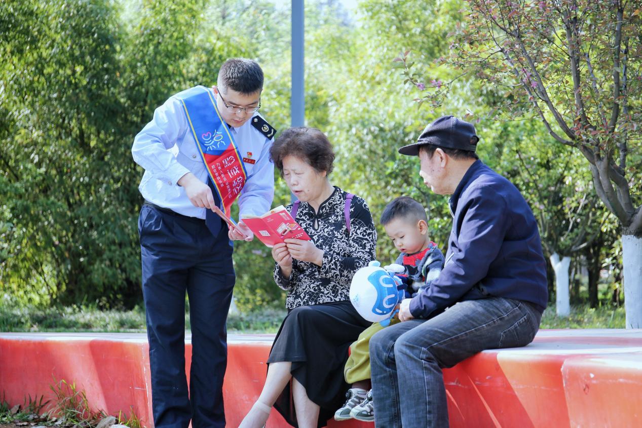 【税收宣传月】税助发展 向新而进——经开区税务局举办第33个全国税收宣传月启动仪式