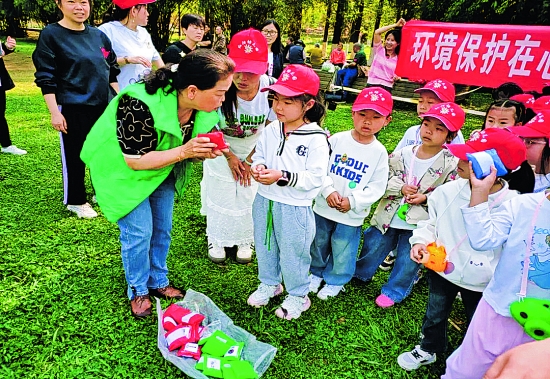仙人洞社区开展垃圾分类宣传活动