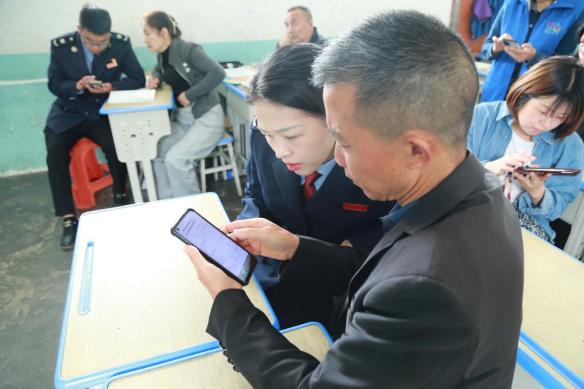 【税收宣传月】清镇税务：涉税诉求马上办  优质服务暖人心