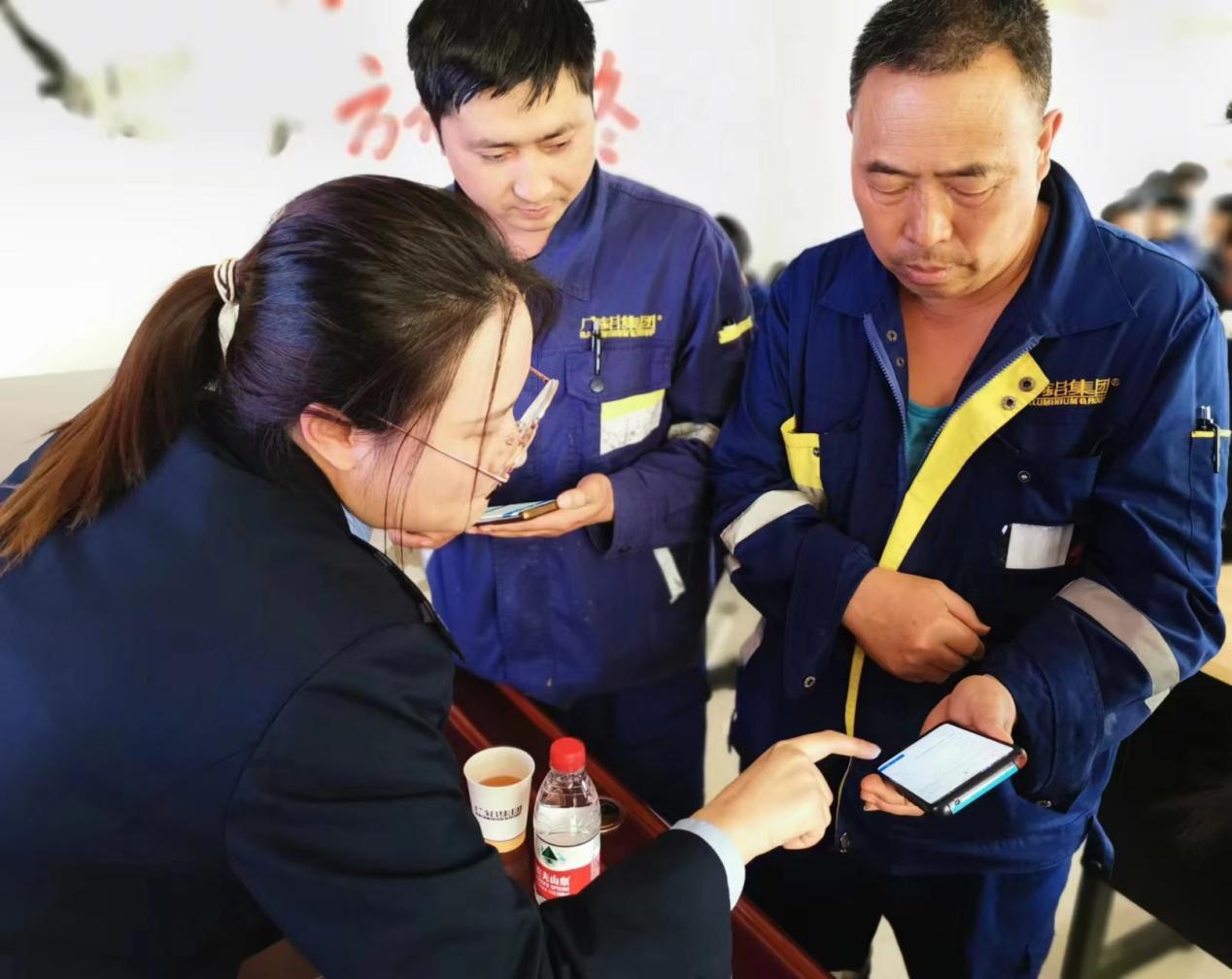 【税收宣传月】清镇税务：个税汇算进企业  现场辅导送红利