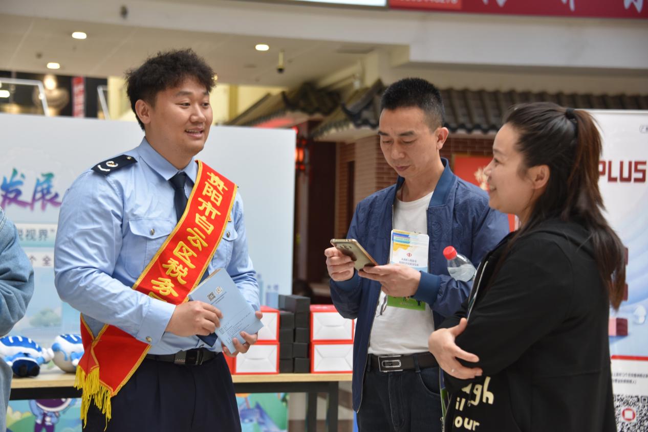 【税收宣传月】白云区税务局举办“税视界”税宣风筝巡游活动