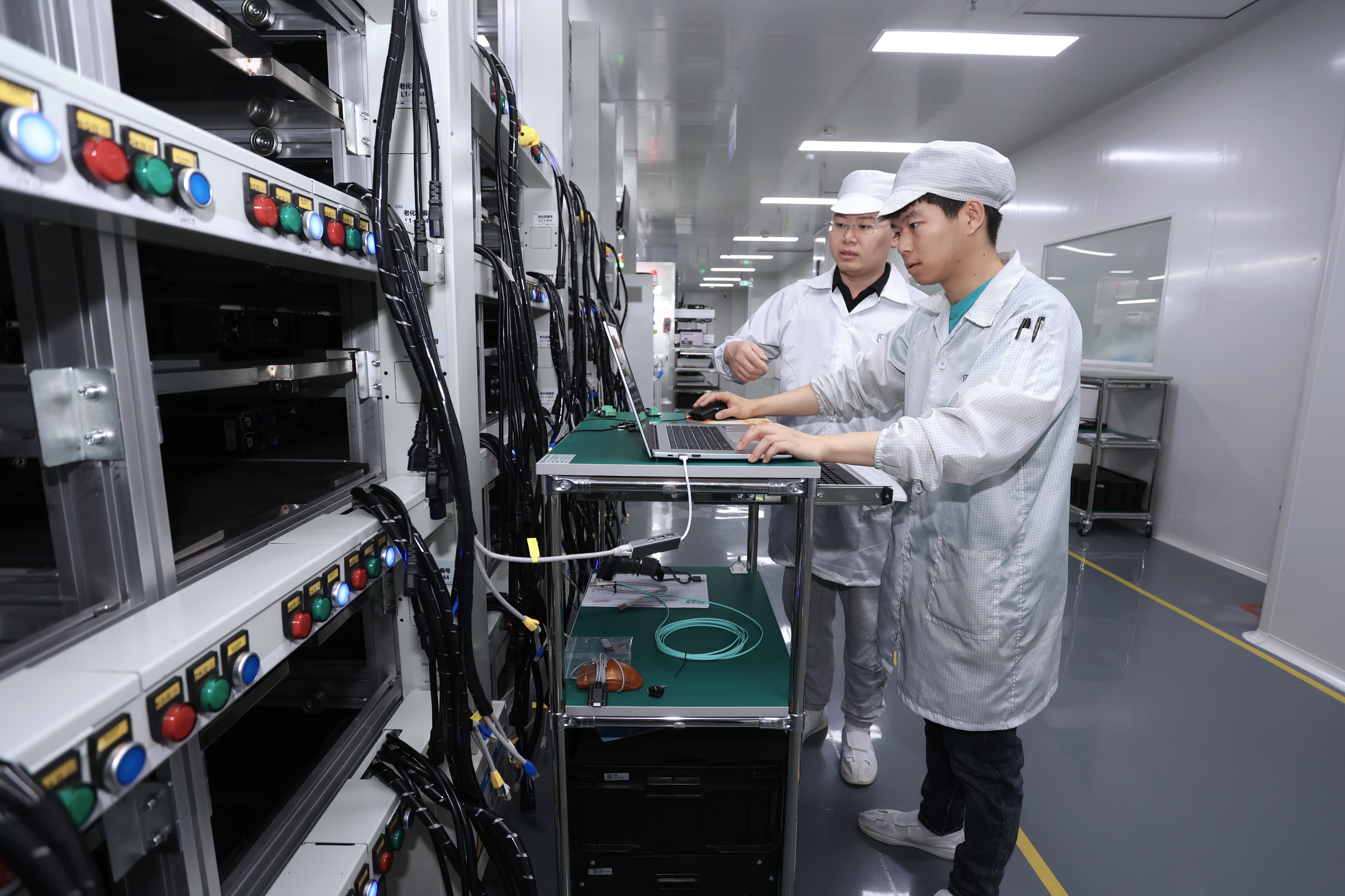 图集｜贵安：智能算力产品生产忙