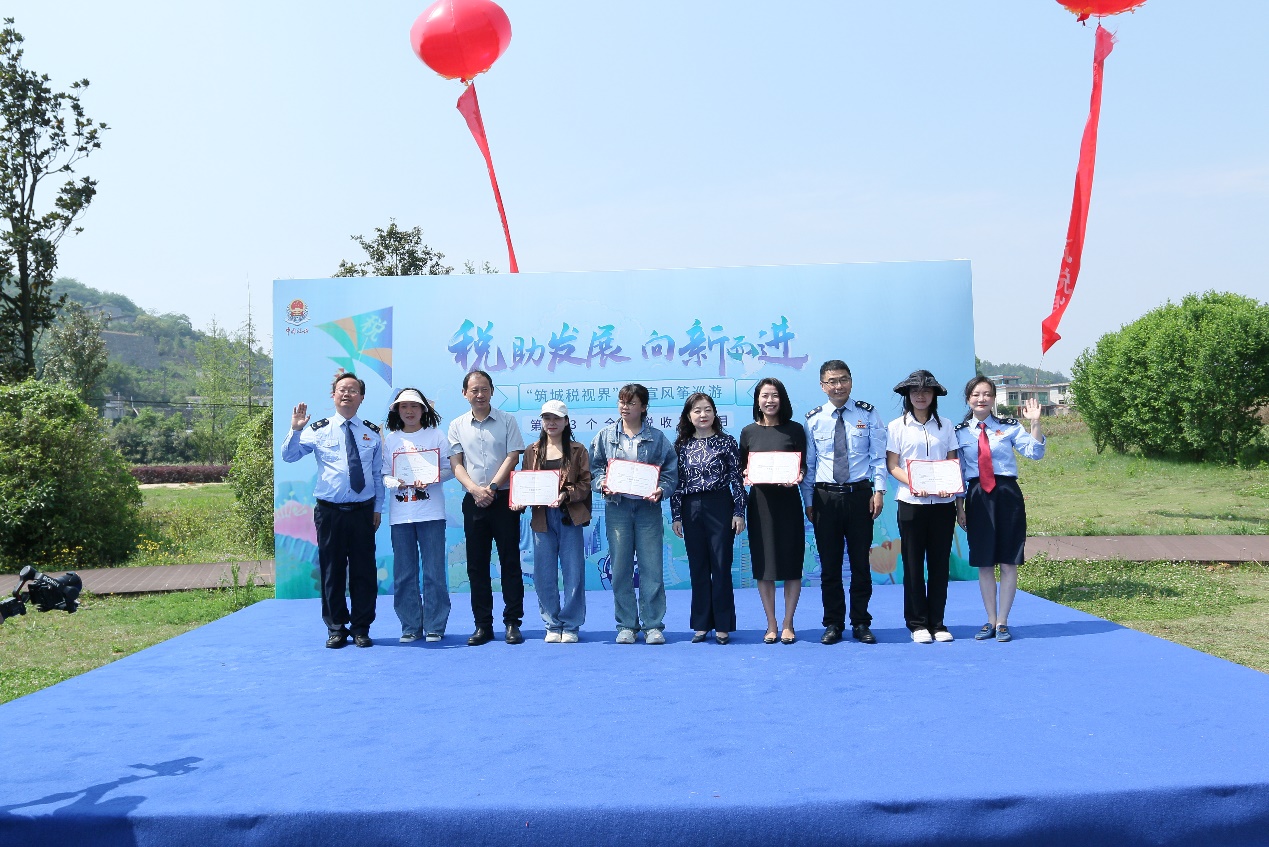 视频‖【税收宣传月】税惠送暖进乡村  永乐花海迎客来