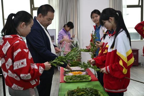 贵阳市第二十七中学:感悟古法魅力 传承造纸匠心
