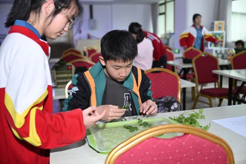 贵阳市第二十七中学:感悟古法魅力 传承造纸匠心