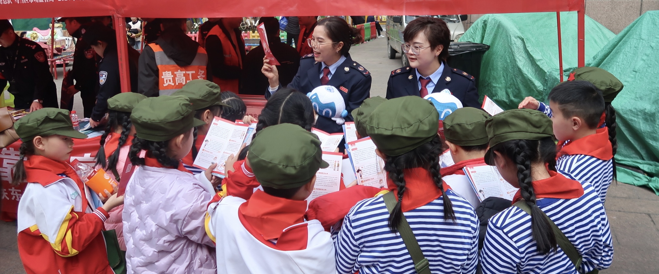 乌当区税务局：“税”月同行 伴童成长