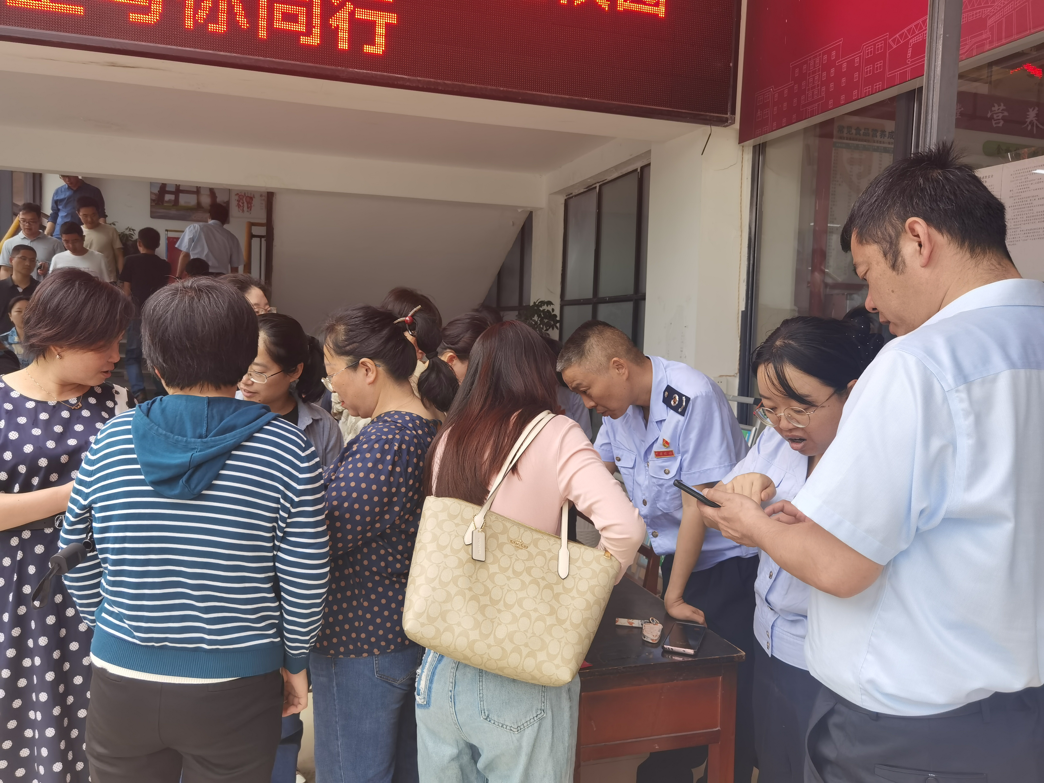 花溪税务：个税汇算进高校  精准辅导赢赞赏