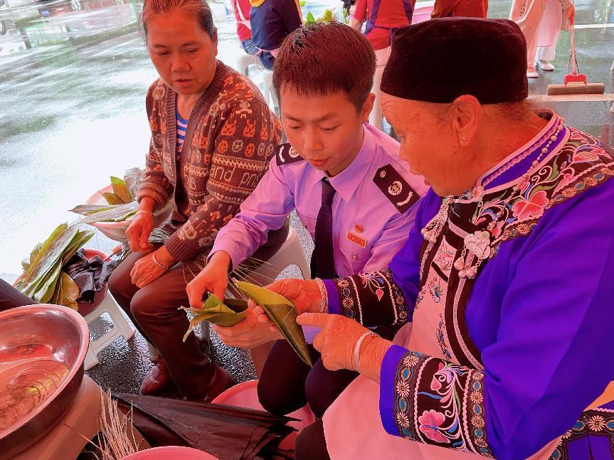 【我们的节日·端午】乌当区税务局：共庆端午 情暖乡村