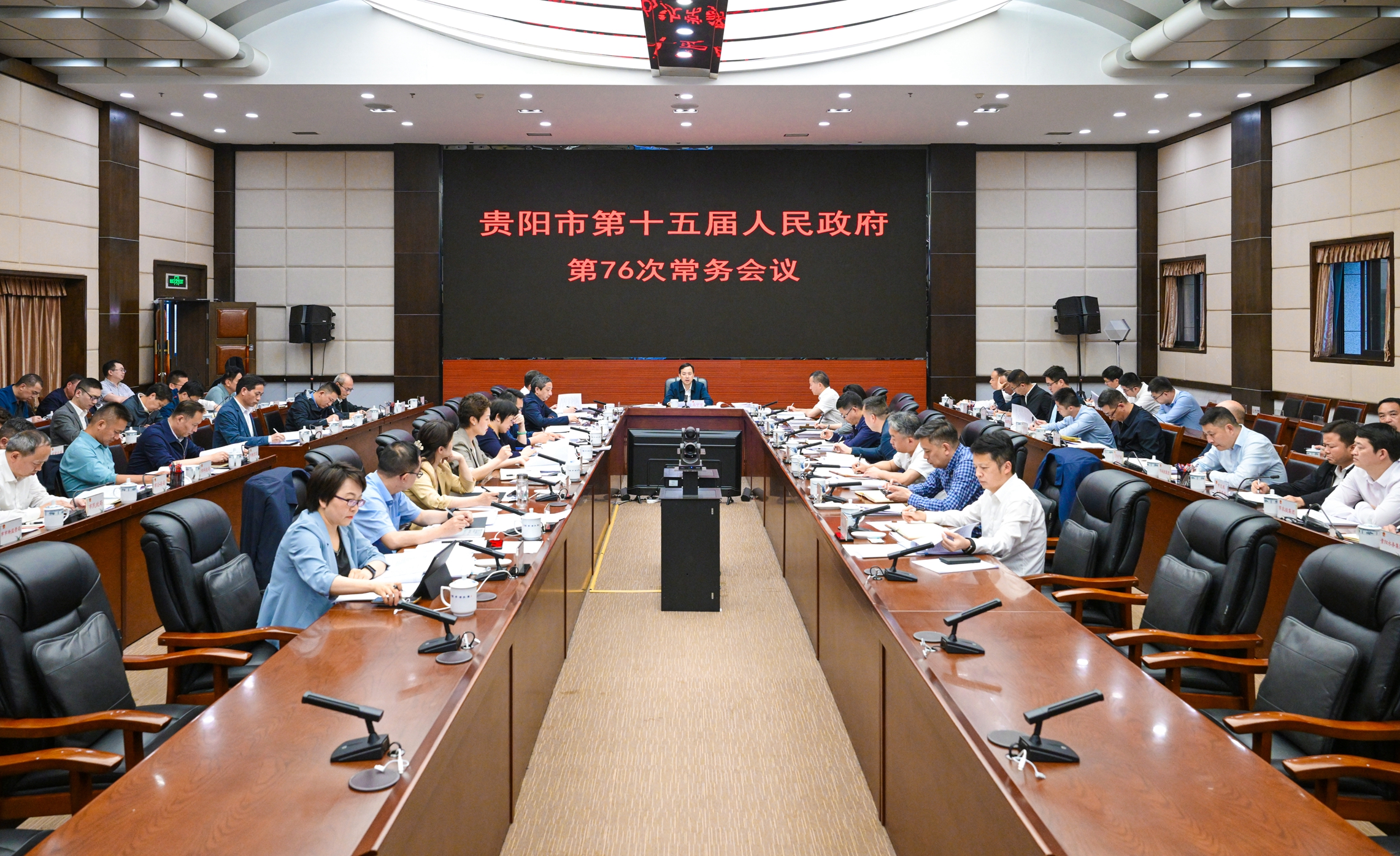 马宁宇主持召开贵阳市政府常务会议贵安新区管委会主任办公会议 研究