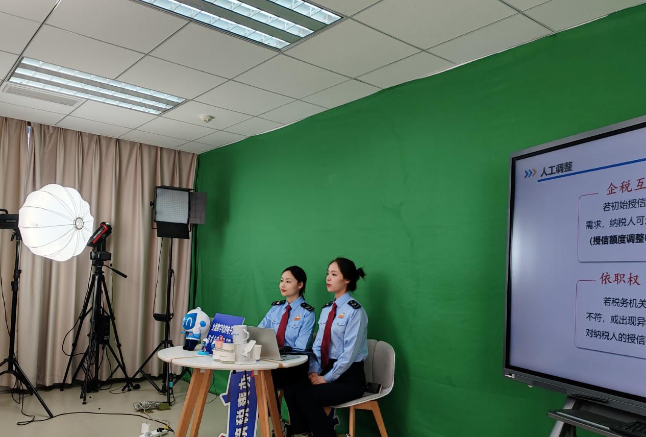 高新区税务局在实践中培养青年培训师服务纳税人