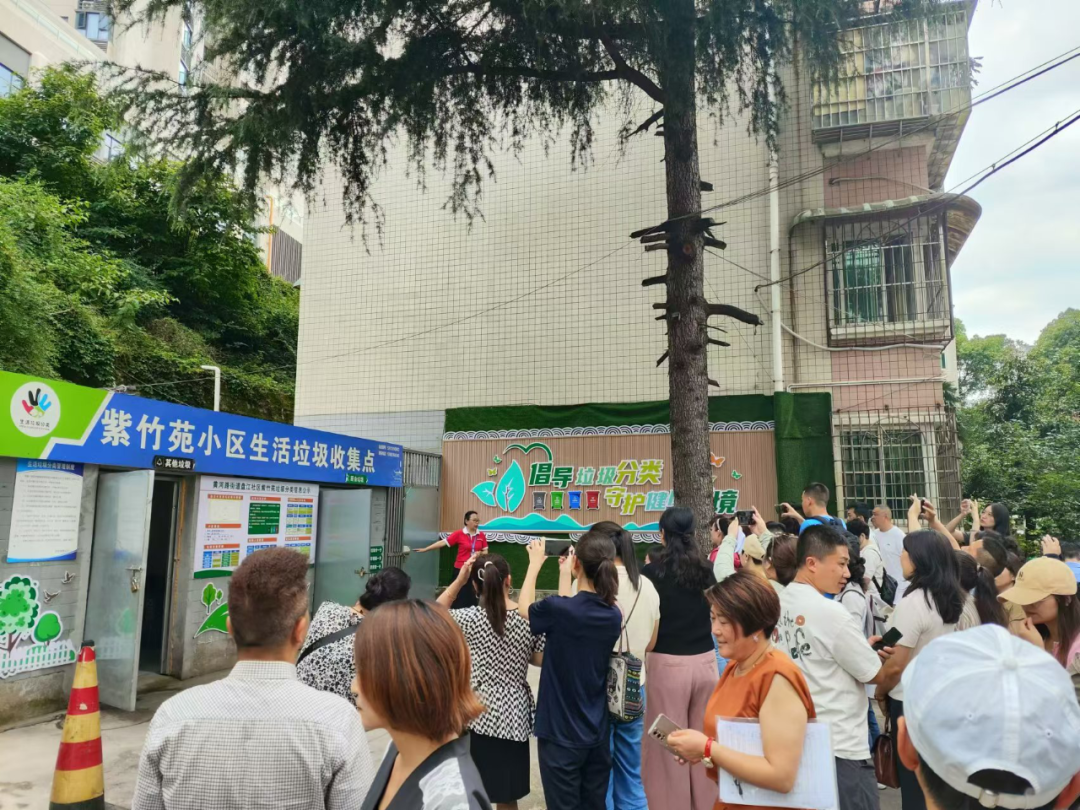 贵阳经开区开展“践行新时尚 分类大体验”垃圾分类宣传活动