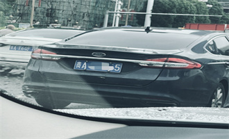 贵A？鄂A？市民举报：街头这辆车，竟有“两张脸”
