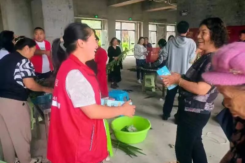 经济区小碧乡多个村进行垃圾分类“粽”动员