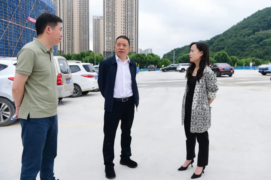 秦永康调研重点项目建设等并开展巡林巡河