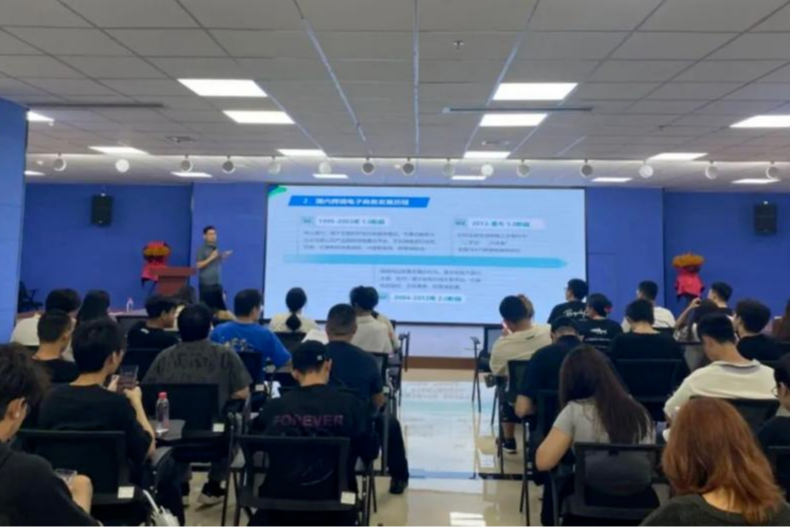 “校企合作·跨境实践向未来”！经济区组织开展跨境电商实践交流活动