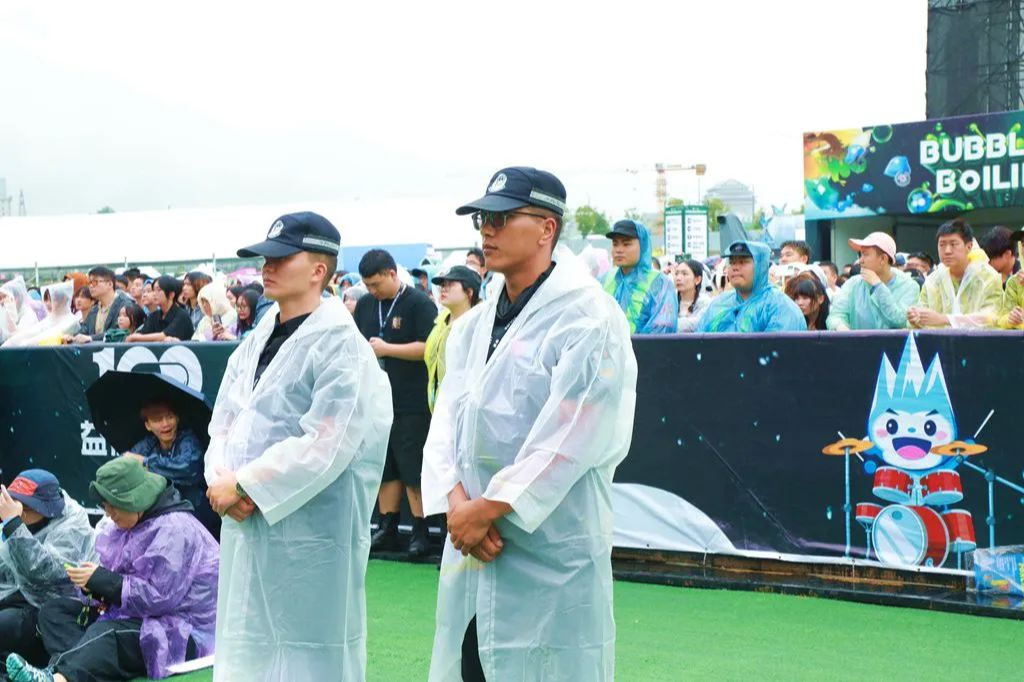 900余名工作人员雨中守护歌迷！经济区全力护航“泡泡岛音乐与艺术节”