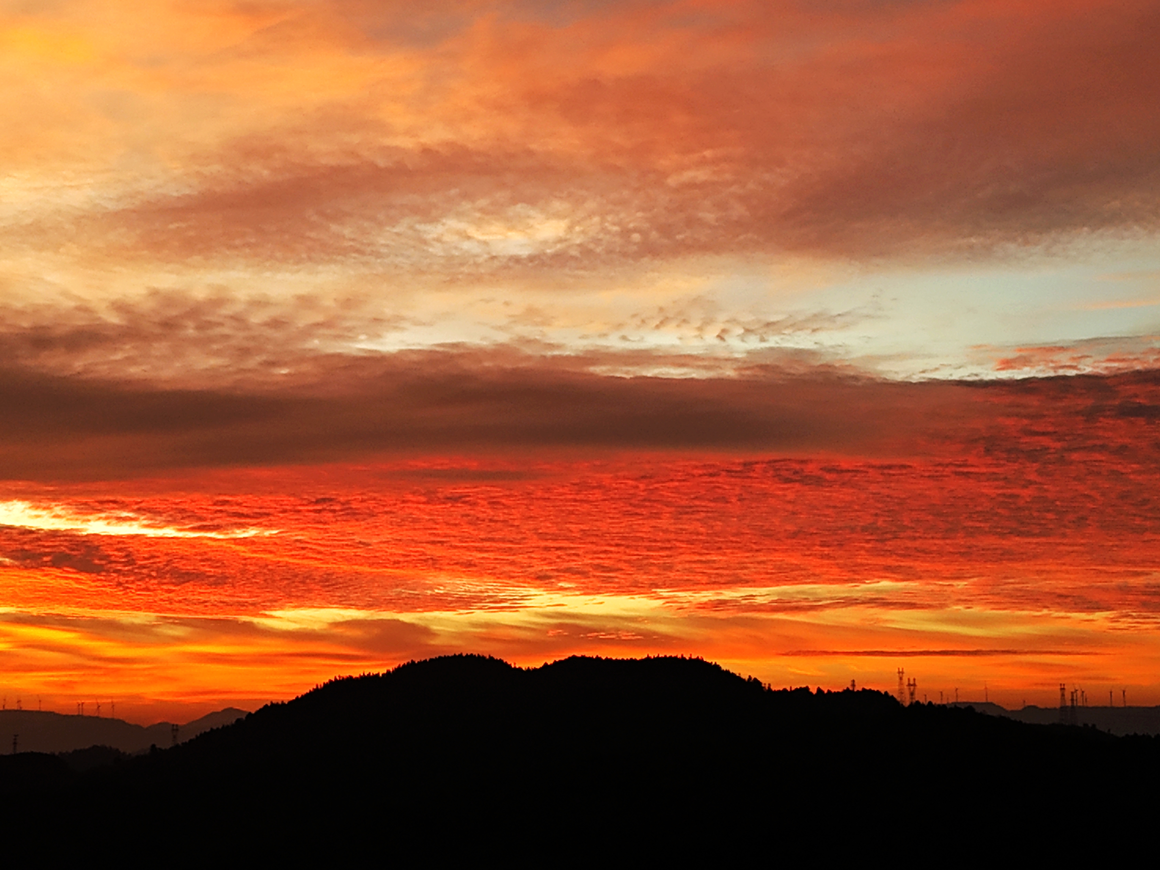 贵阳今早朝霞满天