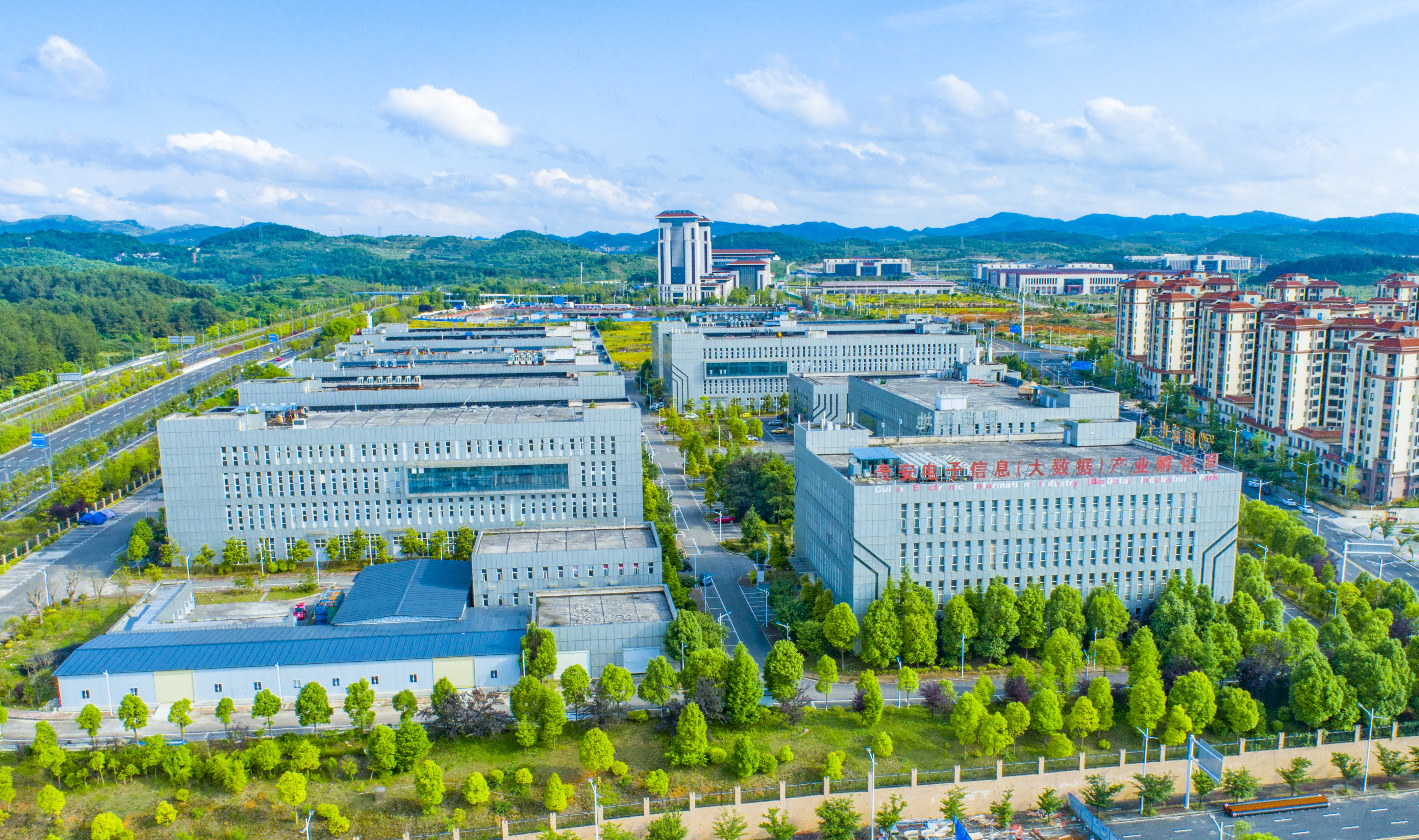 贵安电子信息(大数据)产业孵化园。贵阳日报融媒体记者 石照昌 摄 (11)