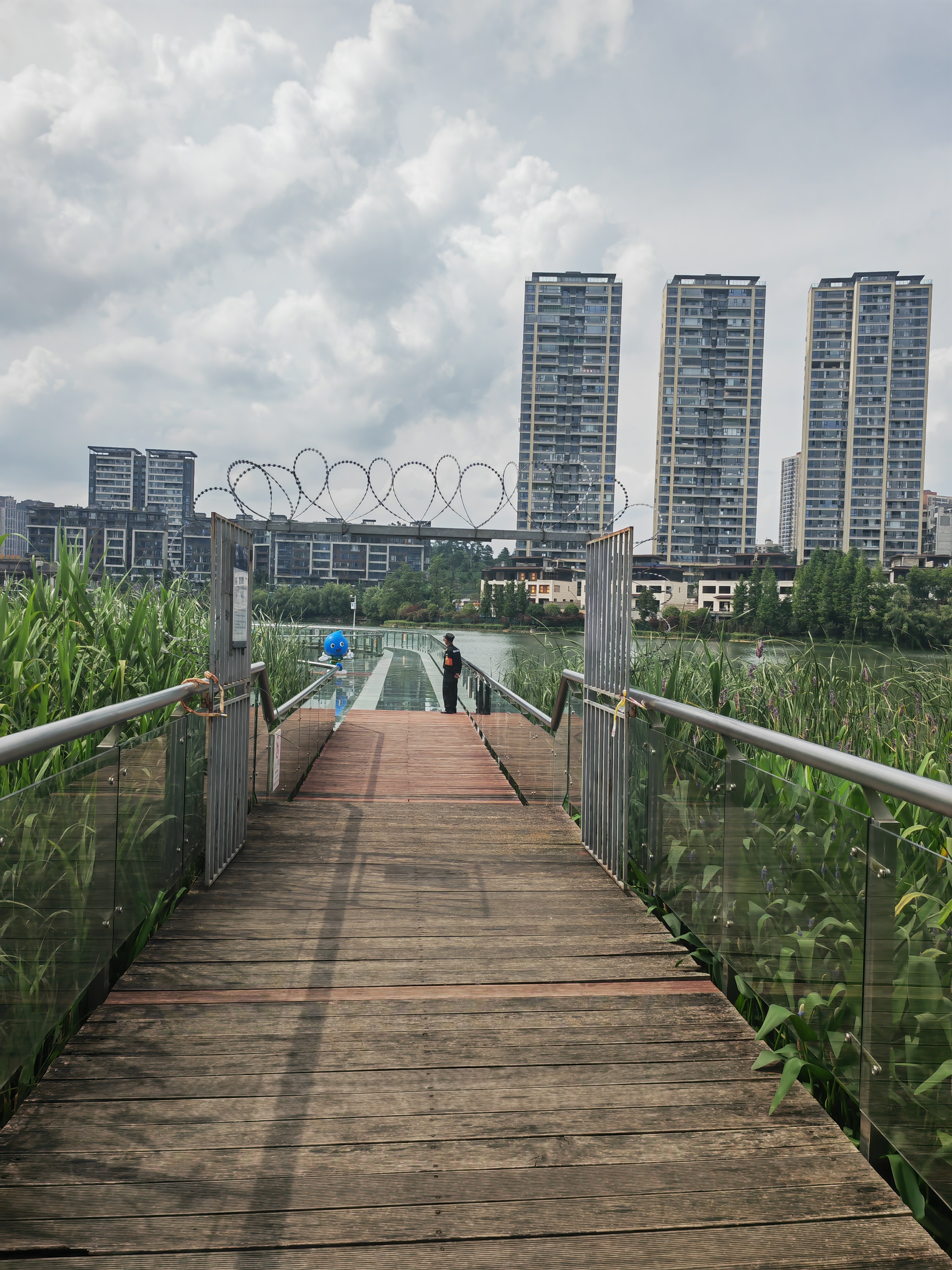 玻璃栈道已于6月10日恢复常态化开放