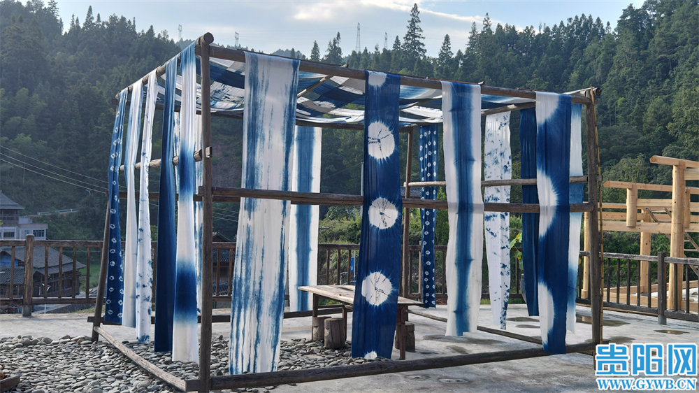 侗族染布 (黔东南州融媒体中心记者 吴鹏程 摄)